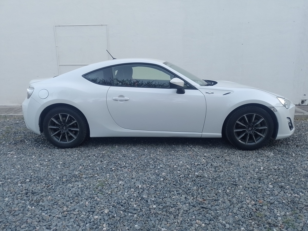 TOYOTA				 86 COUPE FT MT 