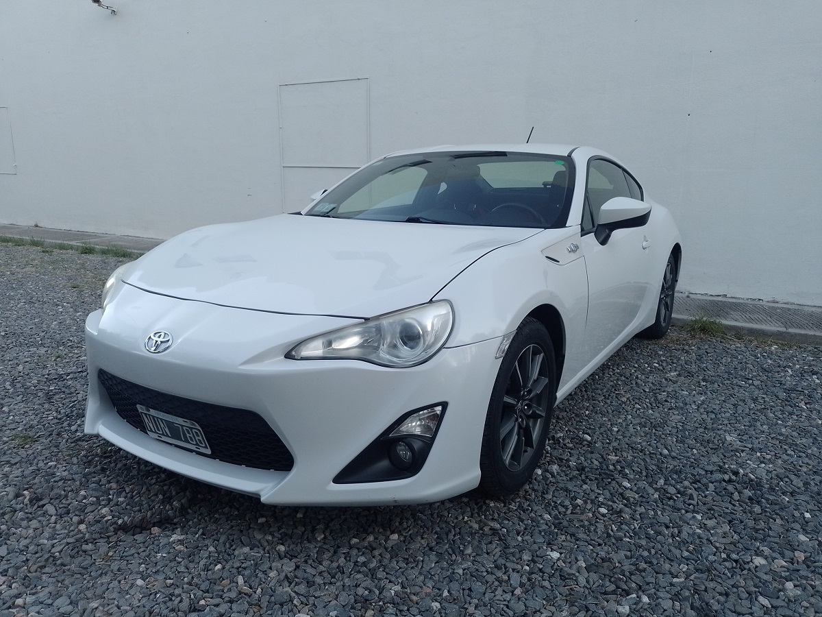 TOYOTA				 86 COUPE FT MT 